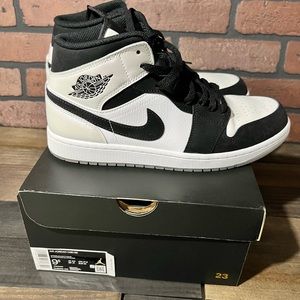 Mens air Jordan 1 mid SE size 9.5 white /multicolor/black great condition.